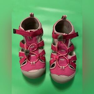 Big Kids size 4 Keen sandals - used